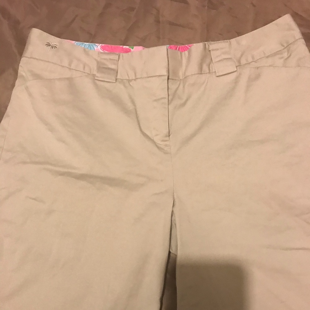 NWOT, Women Khaki color shorts front & back pocket